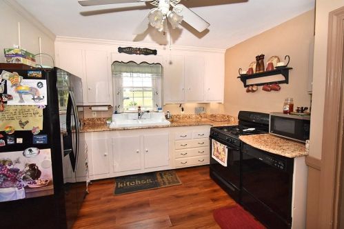 281 Pine St, Warwick, RI 02888-3219