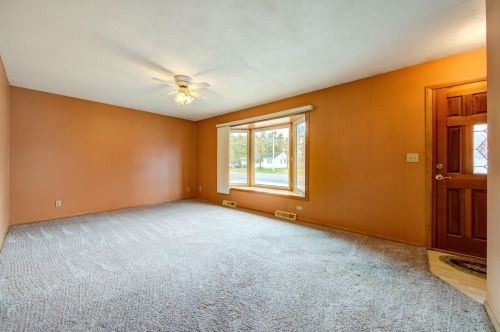 77 1st Ave, Lester Pr, MN 55354-7908