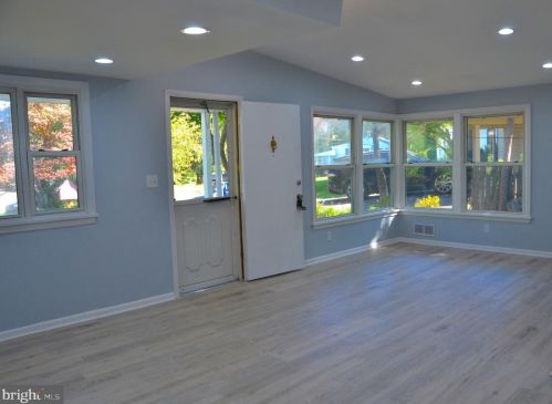 3018 Kadala Pl, Falls Church, VA 22042-1810