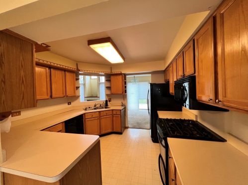 1071 Mattande Ln, Naperville, IL 60540-4807