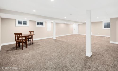 303 Waterford Dr, Willowbrook IL  60527-5463 exterior