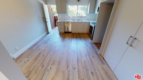 7320 Lennox Ave, Van Nuys, CA 91405-2339