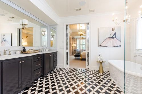 6470 Long Is Dr, Atlanta GA  30328-3043 exterior