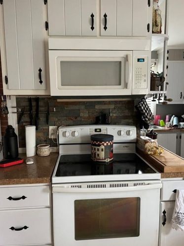 105 Laurel Hill Ave, Glocester, RI 02859-3124