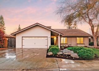 2256 Los Altos Ave, Clovis, CA 93611-5310