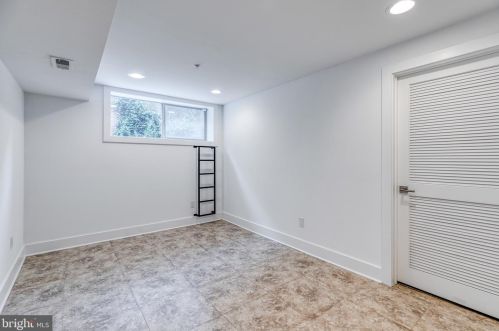 144 Front St, Philadelphia PA  19106-0020 exterior