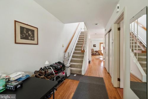 151 Gravers Ln, Philadelphia PA 19118-2806 exterior