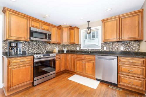 67 Robbins Rd, Kensington, CT 06037-2609