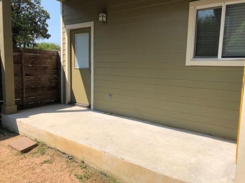 7501 Carver Ave, Austin TX  78752-1622 exterior