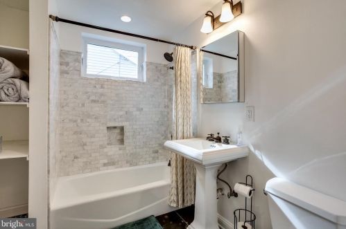 1511 Delmont Ln, Silver Spring MD 20912-7036 exterior