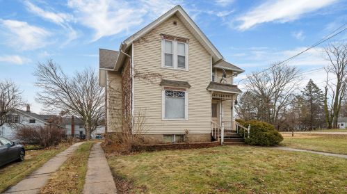 219 Summit St, Rockford, IL 61107-4229