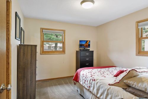 556 Edith Ave, Saint Paul MN  55115-2030 exterior