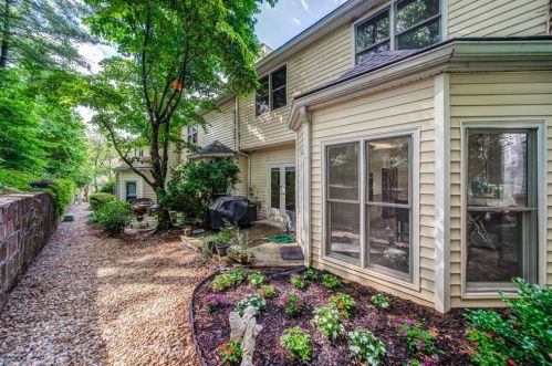 10 Frst Rdg Ct, Atlanta GA  30350-1802 exterior