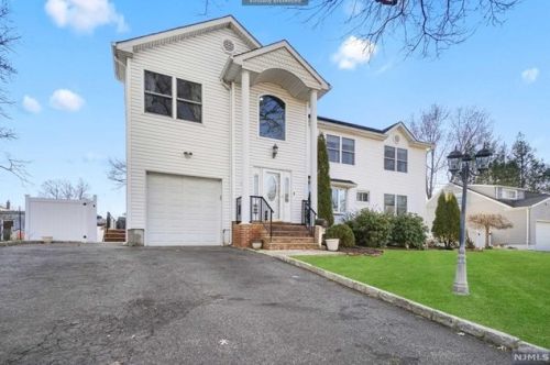 364 Lacey Dr, N Milford, NJ 07646-1049