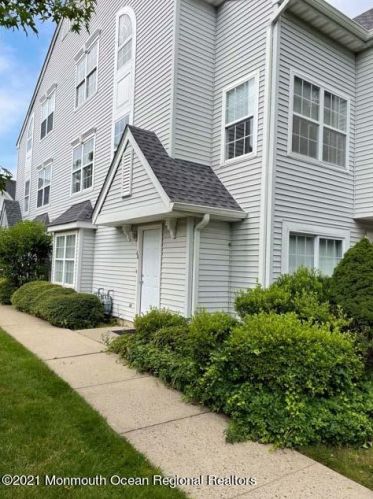 64 Phoenix Ct, Tinton Falls NJ  07712-7773 exterior