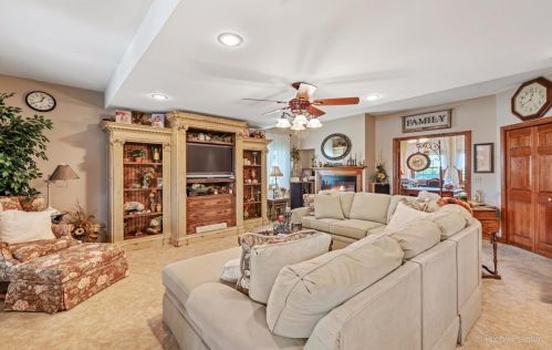 416 Prairieview Pkwy, Pingree Grove IL  60140-9626 exterior