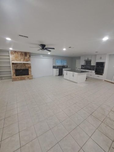 11801 Broad Oaks Dr, Austin TX  78759-3715 exterior