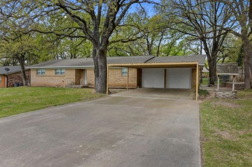 113 Ash Ave, Azle, TX 76020-3774
