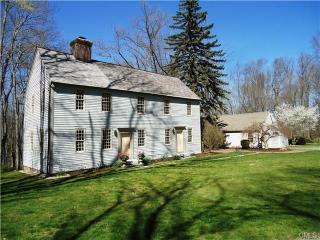 37 Godfrey Rd, Weston, CT 06883-1303