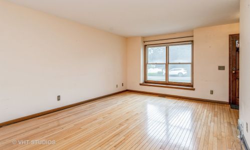 365 Monroe St, Oswego, IL 60543-9072