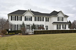 706 Goodman Ct, Hoffman Estates, IL 60010-9212