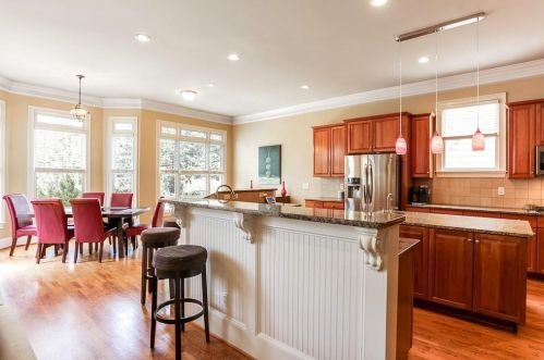 2556 Brookline Cir, Atlanta GA  30319-3693 exterior