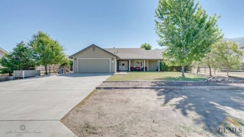 18140 Ghost Town St, Tehachapi, CA 93561-5270