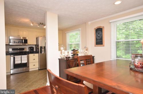 1630 Poplar Grove Dr, Herndon VA  20194-1738 exterior
