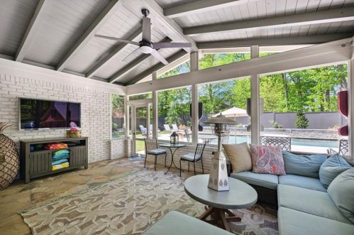 6930 Hunters Knl, Atlanta GA  30328-1763 exterior