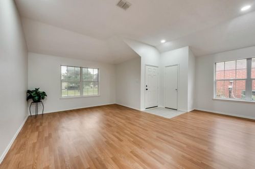 10813 Fawn Valley Dr, Fort Worth TX  76140-5573 exterior