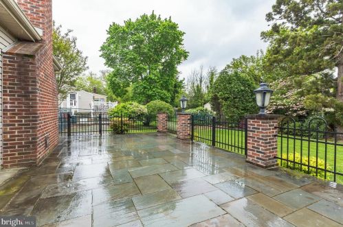 302 Crestwood Ave, Haddonfield NJ 08033-2917 exterior