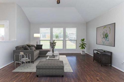 10424 Manhassett Dr, Fort Worth, TX 76140-5765