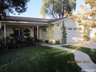 1529 Teresa St, Modesto, CA 95350-3855