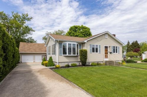 32 Kimball Ave, Westerly, RI 02891-5320