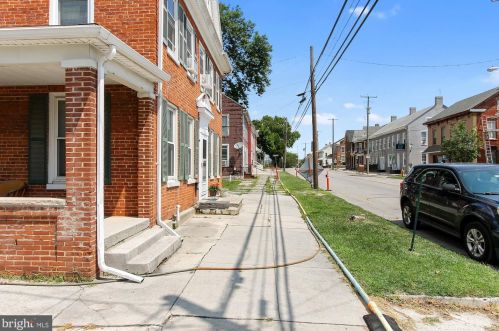 564 Broadway, Hanover PA 17331-2504 exterior