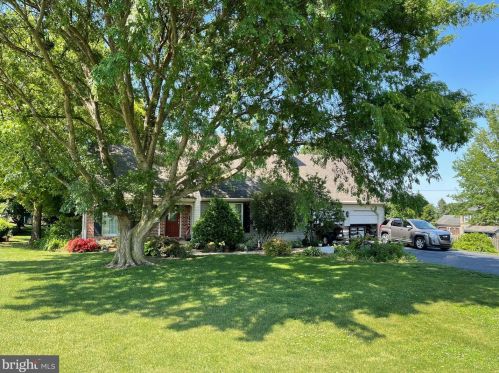 737 Village Rd, Lancaster PA  17602-1624 exterior