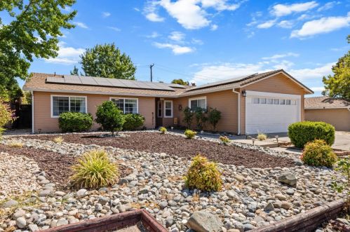 151 Perraud Dr, Folsom, CA 95630-2958