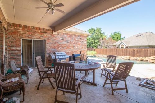 4216 Chippewa Ct, Carrollton TX  75010-1191 exterior