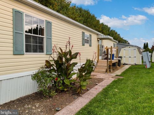 208 Saddleford Ct, Lancaster PA  17603-2188 exterior