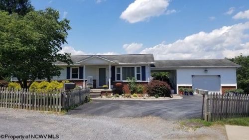 21 Timothy Ln, White Hall, WV 26554-1322