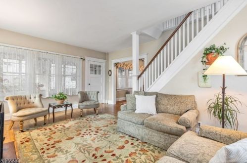6 Bartow Ln, Chatham Township, NJ 07928-2217