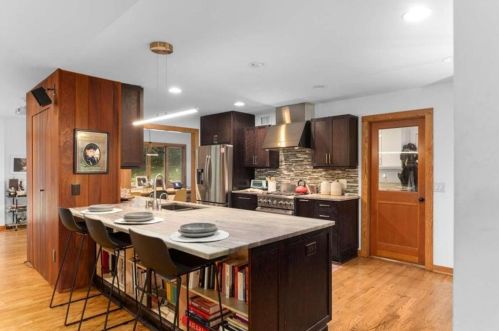 910 Barton Woods Rd, Atlanta GA  30307-1308 exterior