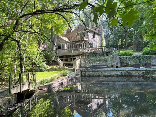 212 New Canaan Ave, Norwalk, CT 06850-1413