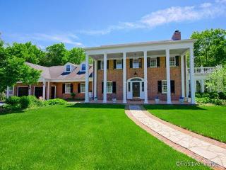 6 8th St, Oak Brook, IL 60521-4412
