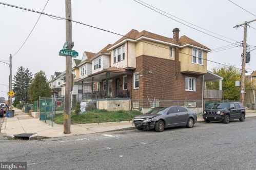 6554 Hegerman St, Philadelphia, PA 19135-2803