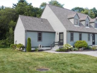 37 Montrose Dr, Stratham, NH 03885-2460