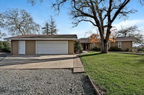 8229 Ospital Rd, Valley Springs, CA 95252-9043