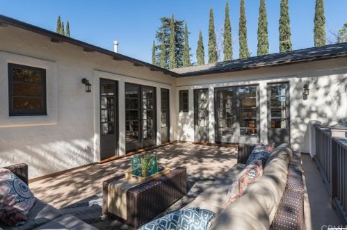 1932 Montecito Dr, Glendale CA  91208-1822 exterior
