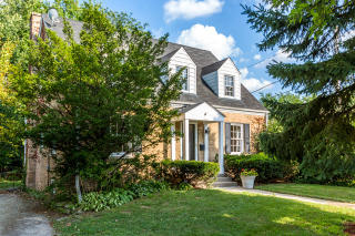 2761 Gross Point Rd, Evanston, IL 60201-4966