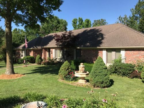 18 Lakeview Dr, Lexington, MO 64067-2101